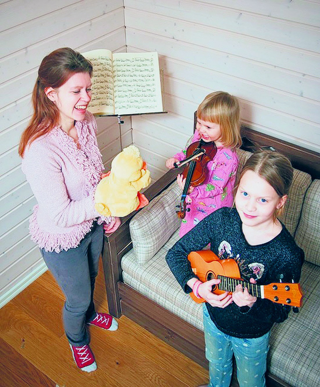 Henna Nabb on yhdistänyt musiikkikoulu Nabbulassa kaksi vahvuuttaan: musiikin ja varhaiskasvatuksen.