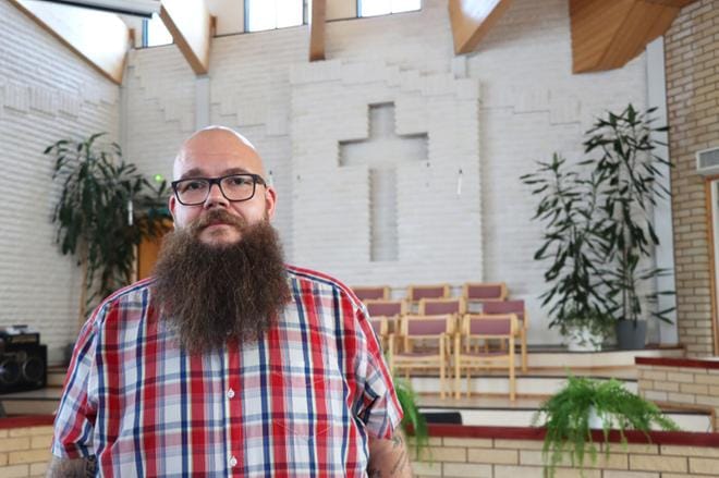 Jimmy Huhtala vertaa pastorin työtä joukkueen valmentajan pestiin. KUVA: EEVA-LIISA KULJU