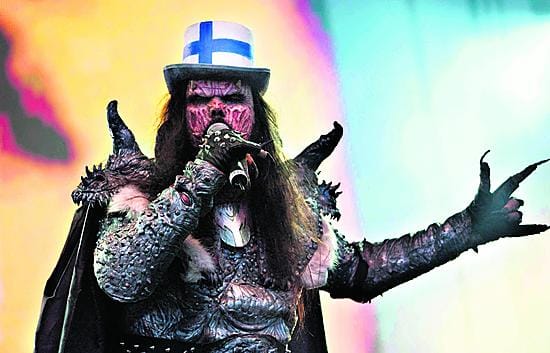 Lordi saa Rovaniemelle nimikkoaukion. Lisäksi Mr. Lordi eli Tomi Putaansuu saa kaupungilta tontin.