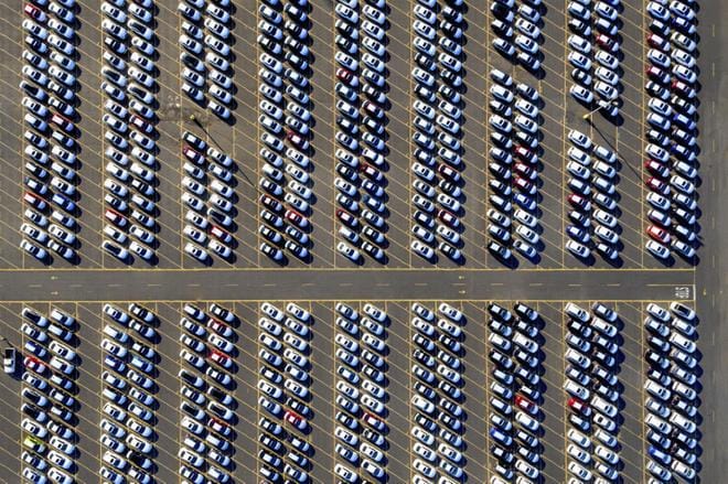 Yhdysvaltain Kiinan ja EU:n kanssa käymä kauppasota koskee muun muassa amerikkalaista autoteollisuutta, jota presidentti Donald Trump haluaa suojella. Kuvan uudet yhdysvaltalaisautot ovat valmiita myytäväksi.