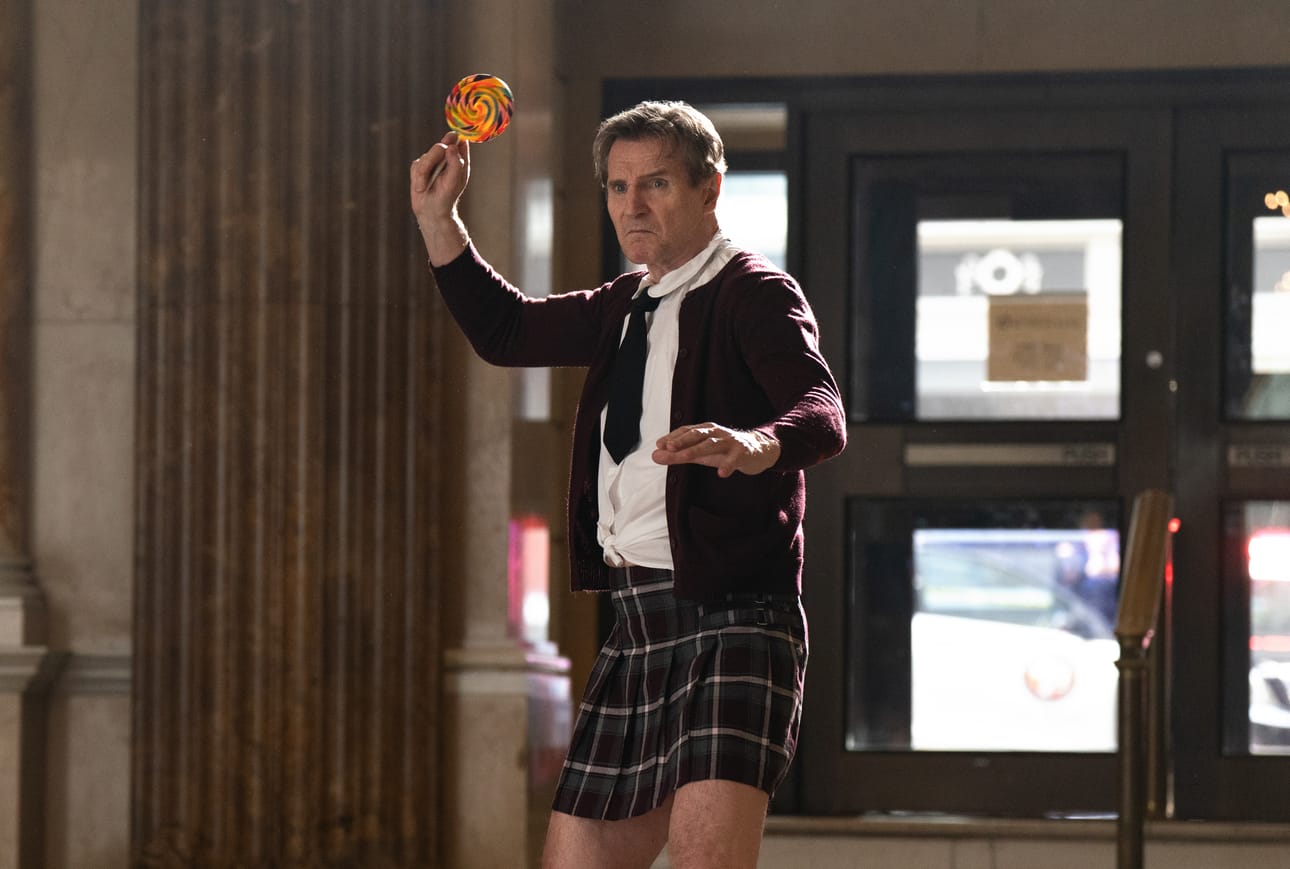 Liam Neeson pöhköilee alkuperäisen Frank Drebinin poikana.