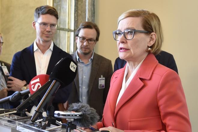 Puhemies Paula Risikon mukaan perustuslakivaliokunnan vuodetut asiakirjat eivät ylitä nykyisen työjärjestyksen kynnystä julistaa ne salaisiksi. KUVA: Kimmo Penttinen