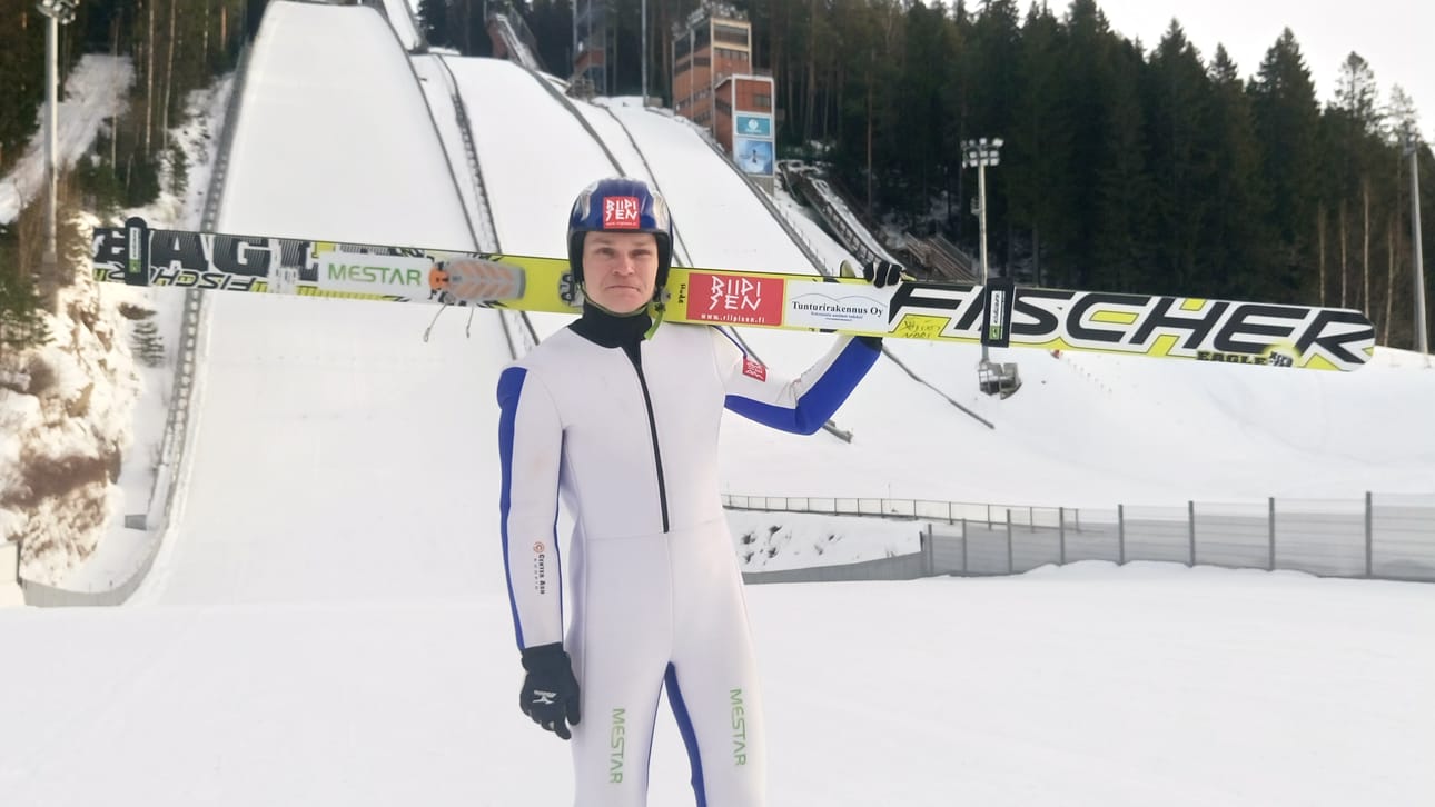 Pasi Huttunen voitti kaikkiaan kolme kultamitalia Itävallan Villachissa käydyissä veteraanimäkihyppääjien MM-kisoissa.