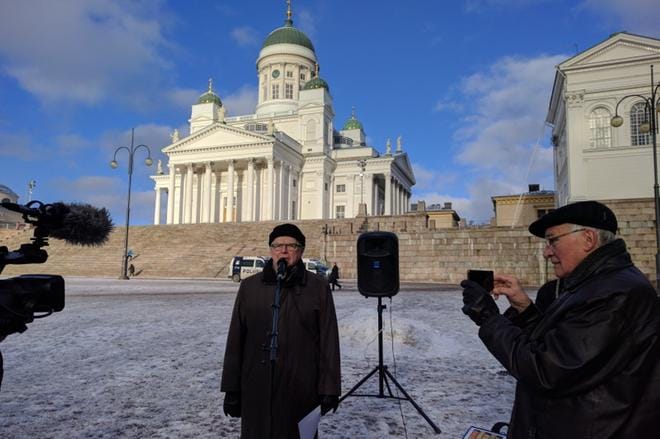 Geologian tutkimuskeskuksen GTK:n entinen tutkimusjohtaja, geologian professori Matti Saarnisto kertoi Helsingin Senaatintorilla Talvivaaran kaivoksen historiasta.