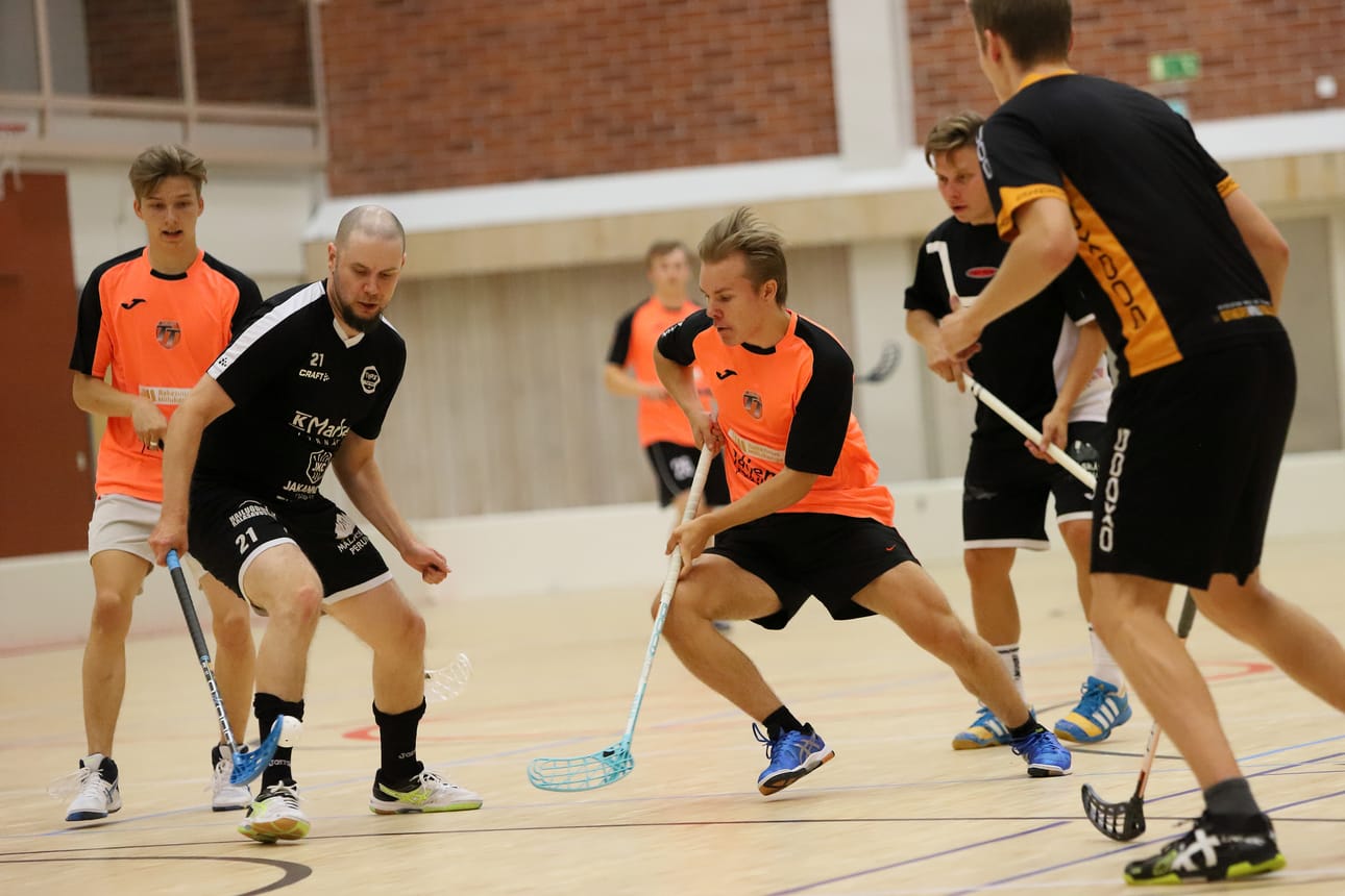 Oransipaitaiset Team Tempon pelaajat mittasivat viimeisissä harjoitusotteluissa tasoaan kakkosessa pelaavan Tyrnävän kanssa.