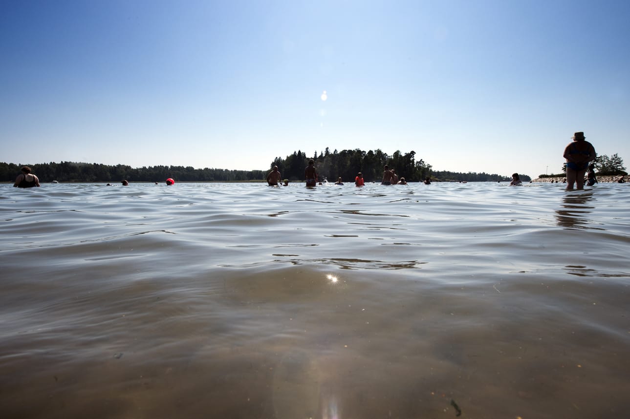 Lämpenevään Itämereen voi päätyä trooppisilta leveysasteilta tutumpia bakteereita, ja järvissäkin on omia taudinaiheuttajiaan.