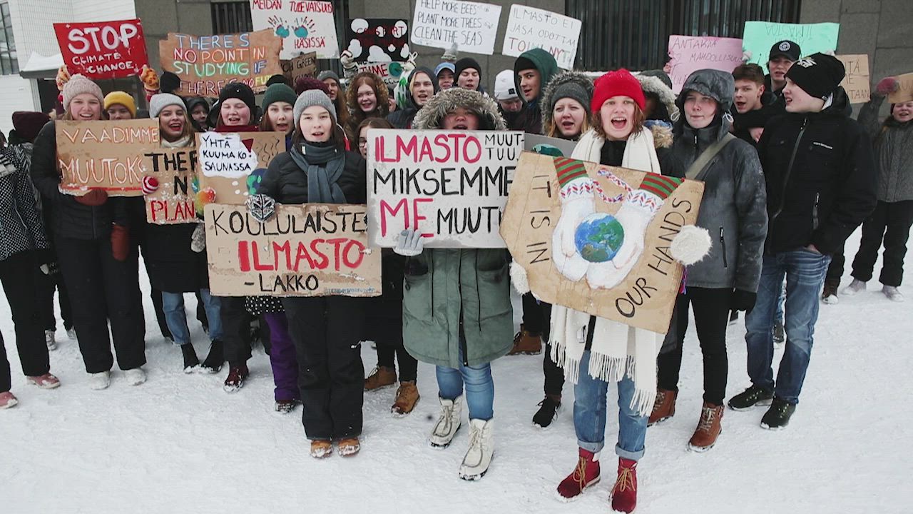 Koululaiset kysyvät miksi me emme muutu, vaikka ilmasto muuttuu?