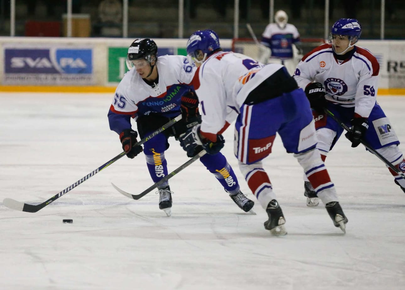 Raahe-Kiekon hyökkääjä Jesse Häkkinen tarjoili täydellisen syötön kolmannessa erässä Ville Kuorilehdon 5-3 maaliin.