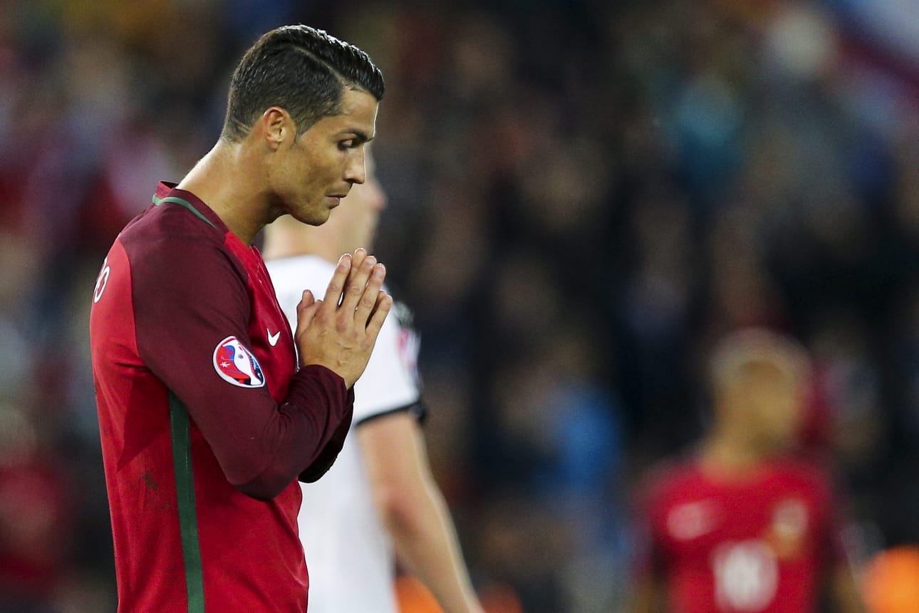 Portugali hallitsi ottelua selvästi, mutta maalinteko oli sille vaikeaa. Toisen puoliajan lopulla Portugalille vihellettiin rangaistuspotku, mutta Cristiano Ronaldo ampui pilkun tolppaan.