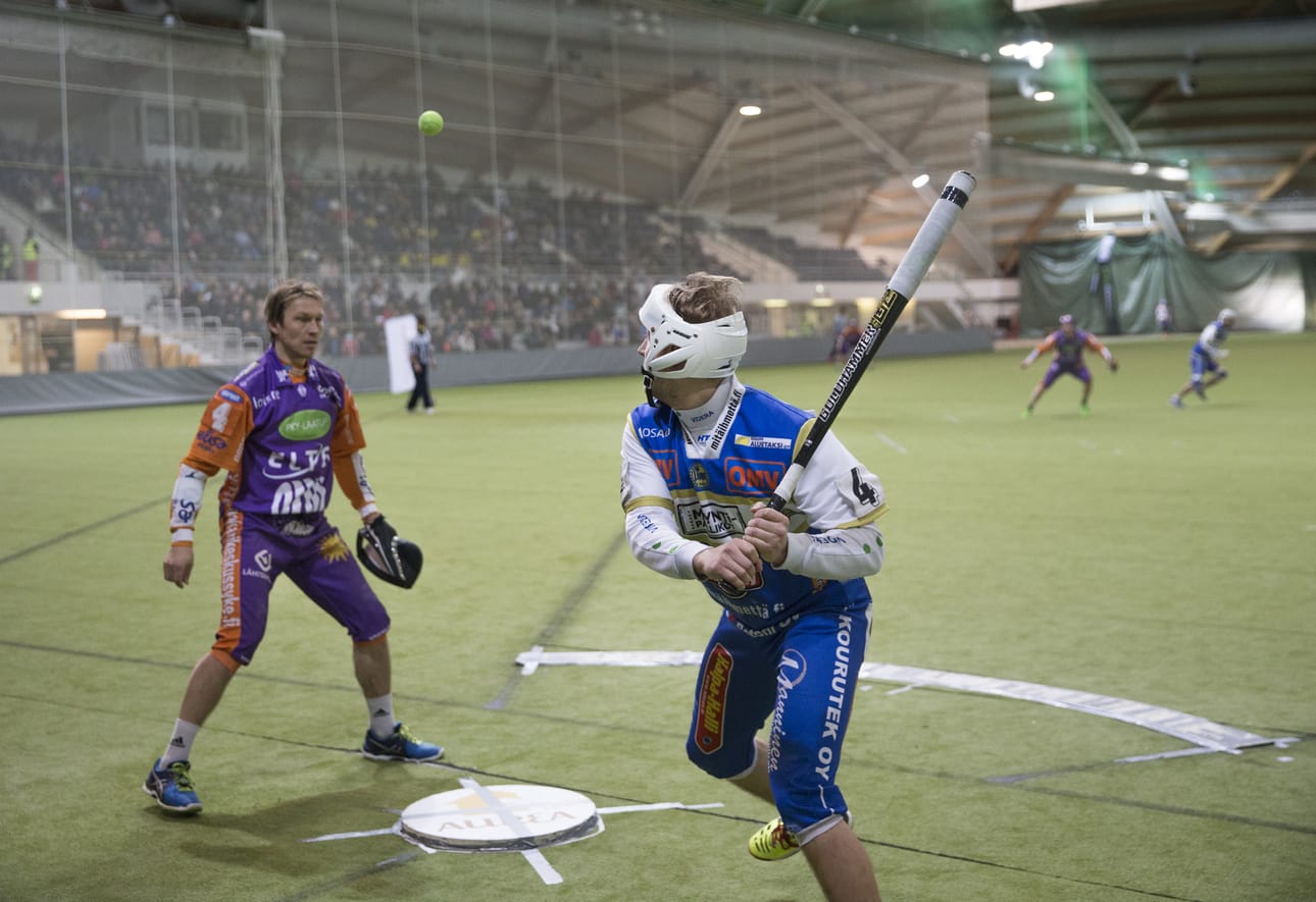 Pesäpallon HalliSM Lippo-Sotkamo Ouluhallissa.Pesäpallon HalliSM Lippo-Sotkamo Ouluhallissa.