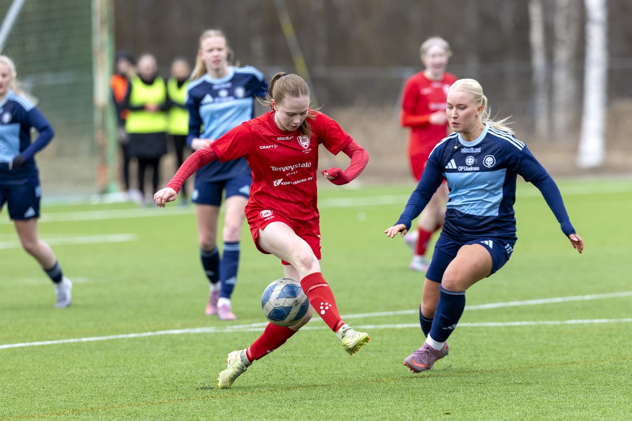 Laura Rahko avasi oululaisten maalihanat sunnuntaina.