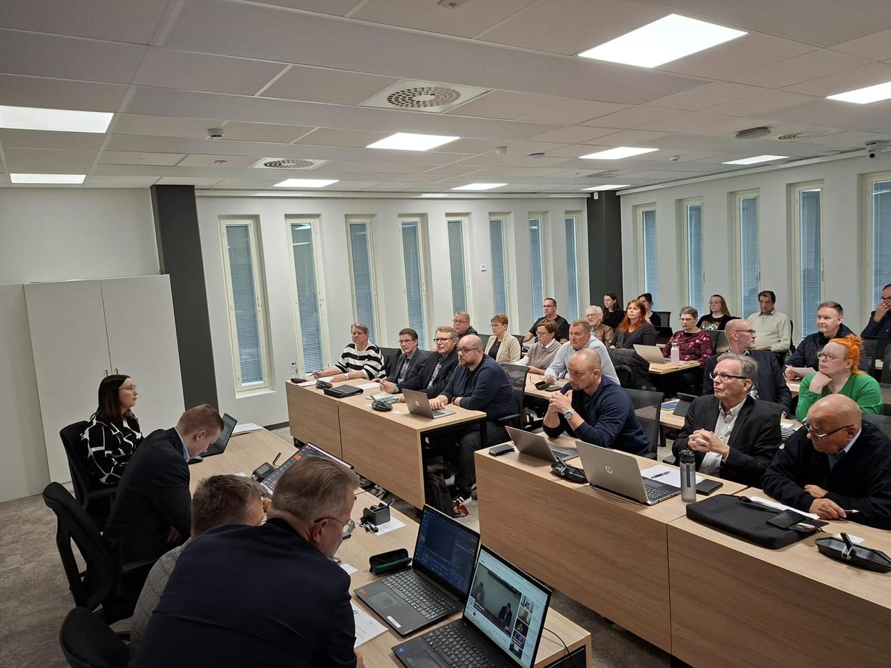 Laihian kunnanvaltuustossa todettiin, että säästökuuri on edessä. Menoihin voidaan vaikuttaa myös merkittävästi tämän syksyn talousarviokokouksessa.
