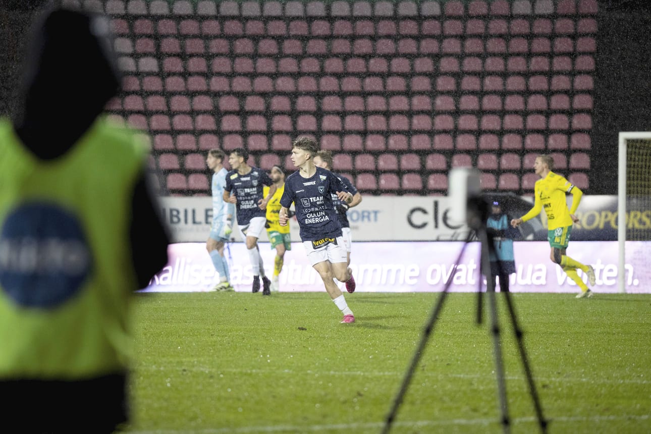 17-vuotias Rene Kähkönen syötti maalin liigadebyytissään. Myös 16-vuotiaan Julius Paanasen ensimmäinen ottelu sujui hyvin.