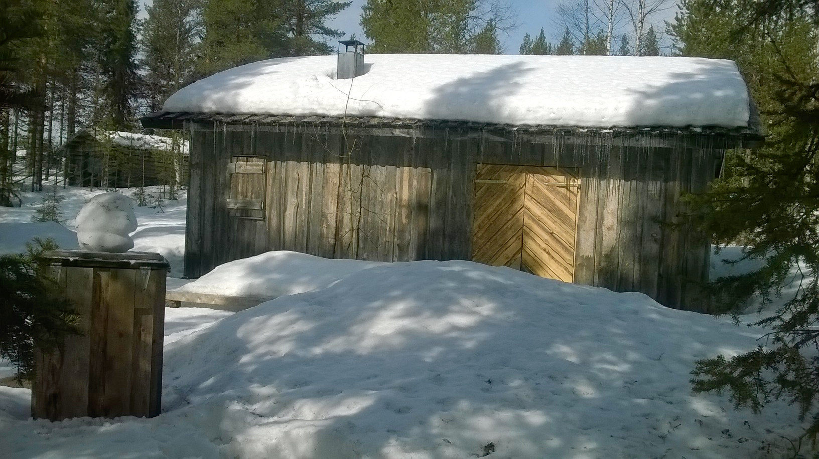 Saukkovaaran parkkipaikalta Korouomaan laskeutuvan tien alkupäässä portin lähellä olevaan rakennukseen avataan ensi kesänä eräkahvila.
