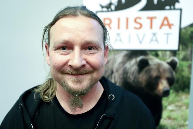 Biologi Manu Soininmäki otti vastaan Eränkävijät-sarjalle myönnetyn Metsästäjäliiton Wadén-palkinnon. Palkinto jaettiin ensimmäisen kerran.
