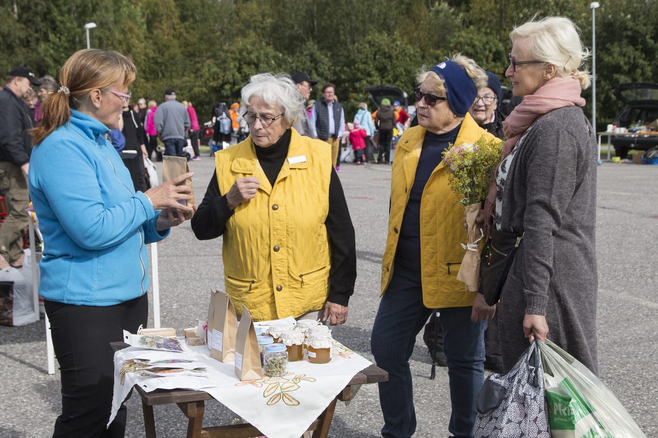 Kuviokellujissa hölkkäsivät Kikka Timonen, Merja Mustaniemi, Maire Hiltunen, Sofia Manninen ja Sari Määttä.
