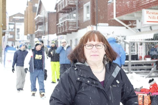 Yksi syyttäjien seulan läpi pudonnut on Annikki Autti, 70. Levillä yrittäjänä ennen eläkkeelle siirtymistään toiminut Autti oli joutua käräjille oltuaan yhdessä kunnanhallituksen kokouksessa yhden pykälän ajan varajäsenenä käsittelemässä kunnanjohtaja Anna Mäkelää koskevaa irtisanomista. KUVA: Raija Suopajärvi