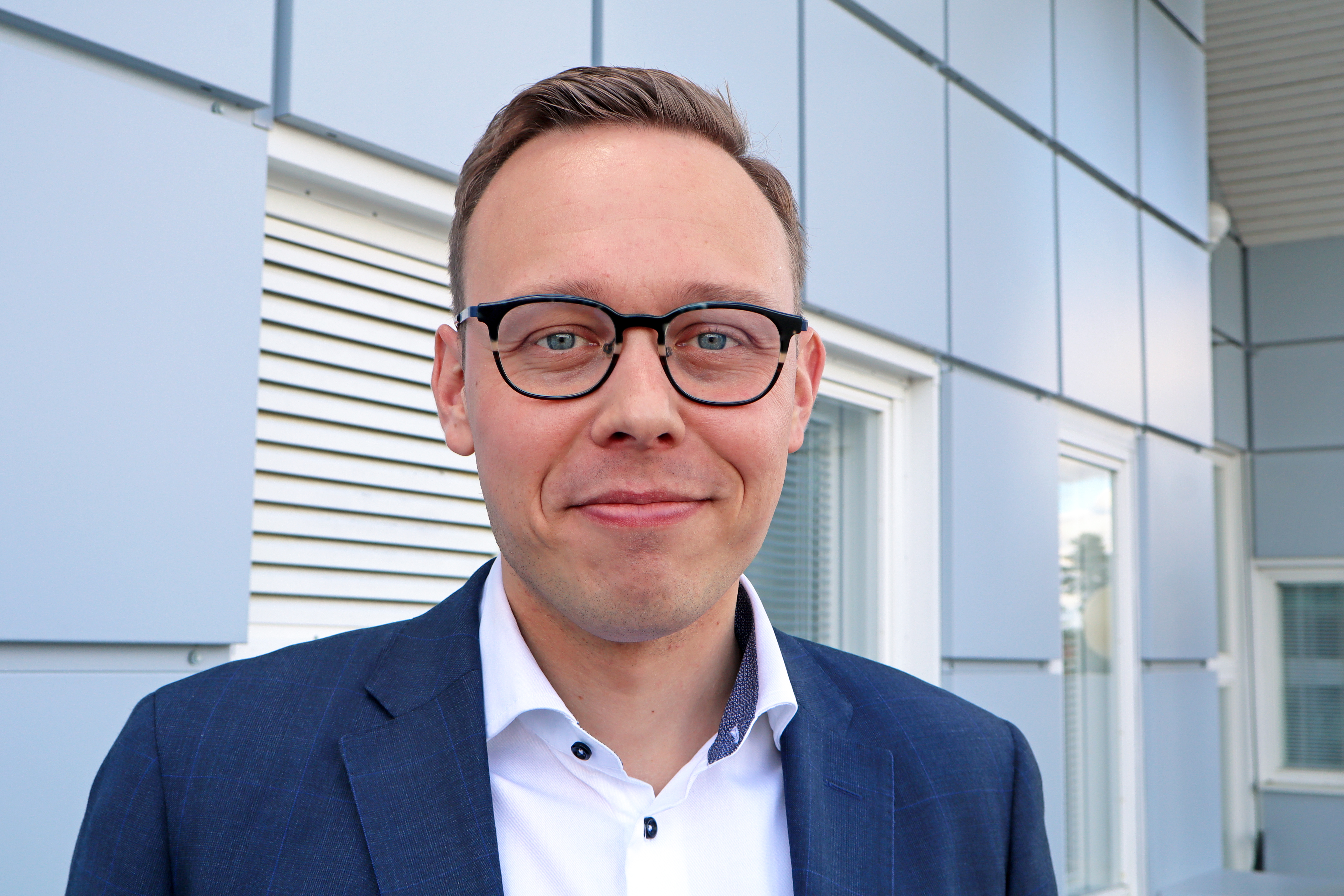 Työministeri Marttinen Pudasjärven Apetitin tehtaalla: "Nämä käynnit ovat synkkiä" – Kaupunki harkitsi kriisitukea
