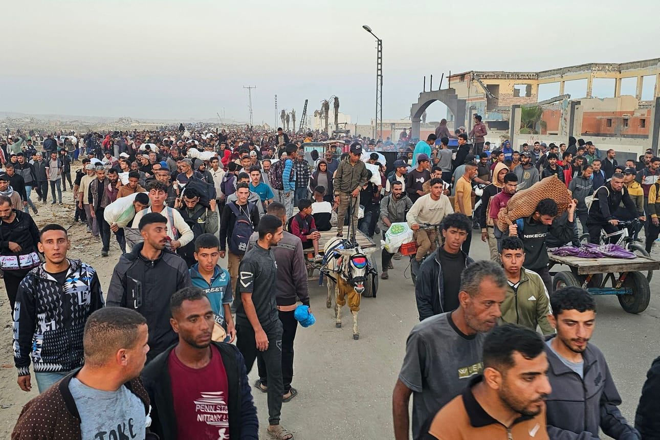 Gazan viranomaisten mukaan kymmeniä sai surmansa ja yli sata haavoittui Iraelin tulituksessa ruoka-avunjakopisteellä sunnuntaina. AFP / LEHTIKUVA