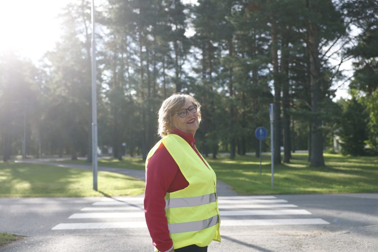 Tuija Pohjola oli mukana turvaamassa lasten koulutietä.
