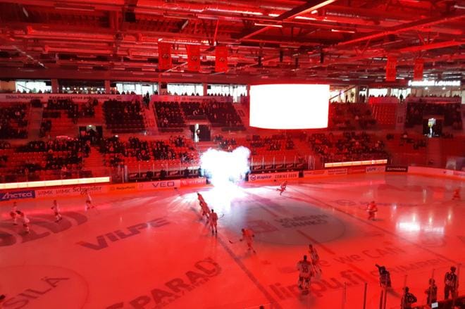 Vaasan Sport saa jälleen ottaa yleisöä jääkiekon Liigan kotipeleihinsä. Arkistokuva.