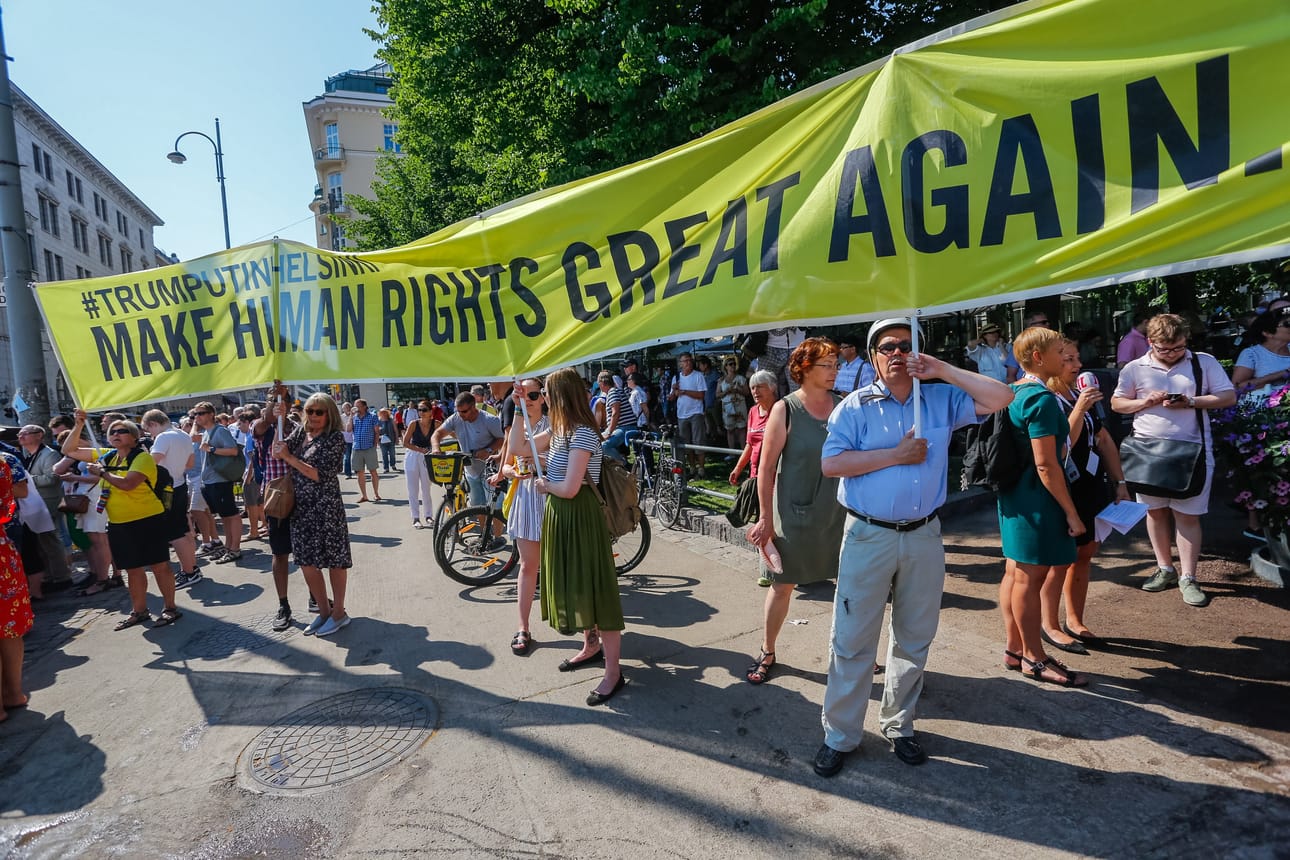 Ihmisoikeusjärjestö Amnesty International vaati sekä maanantaina että sunnuntaina huomiota ihmisoikeuksille.