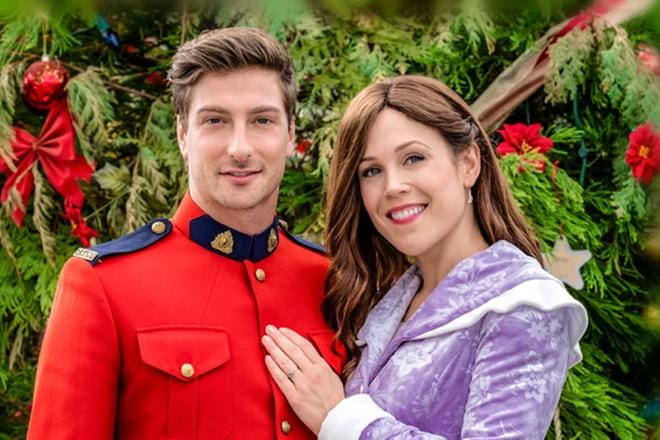 Sydämen kutsumuksen rakastavaiset ovat ratsupoliisi Jack Thornton (Daniel Lissing) ja opettaja Elizabeth Thatcher (Erin Karakow). KUVA: Yle Kuvapalvelu