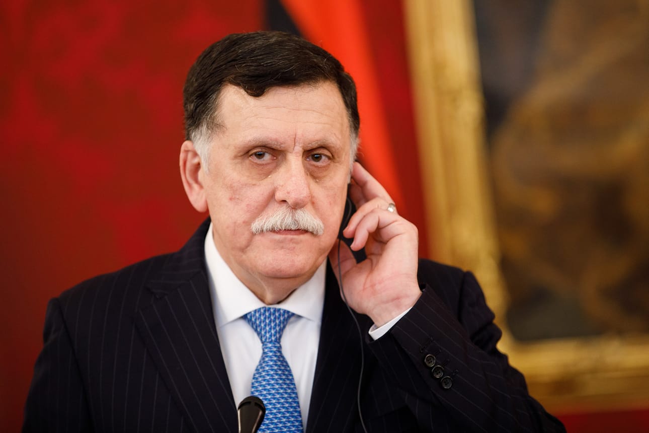 Libyan pääministerin Fayez al-Serrajin hallitus on joutumassa ahtaalle kapinallisten hyökätessä pääkaupunkiin Tripoliin.