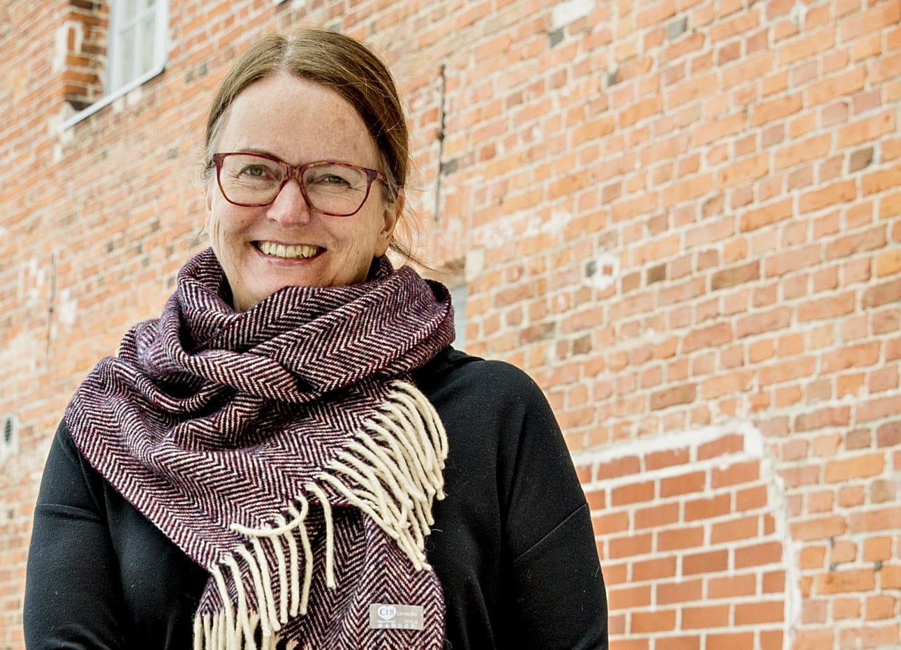 Taiteilijaprofessori Pirjo Yli-Maunula sai Kulttuurirahaston palkinnon.