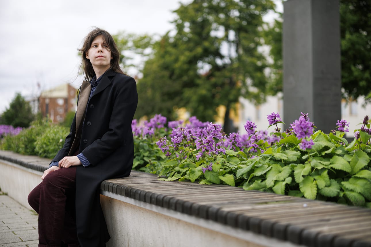 Niilo Korsulainen kertoo löytävänsä vastapainoa työlleen luonnosta. Hän rentoutuu kävelyillä, ihailee kukkia ja kuuntelee lintujen laulua.