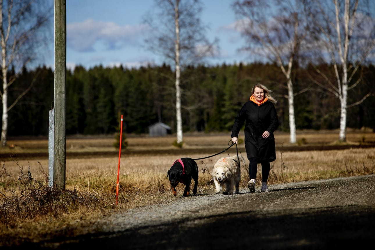 Mirva Kuni on tuttu näky hiekkatiellä ja metsässä. Tulevaisuudessa hän toivoo saavansa seurata poikiensa elämän etappeja sivusta, mökkeilevänsä ja tapaavansa pitkästä aikaa Amerikassa asuvan veljensä ja tämän vaimon.