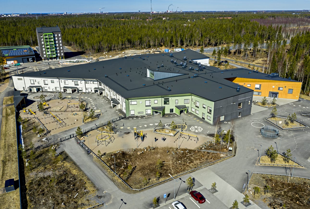 Hiukkavaaran koulun välituntialueen katoksessa tapahtui viime viikolla pamaus, jossa on todennäköisesti käytetty räjähdeaineita.