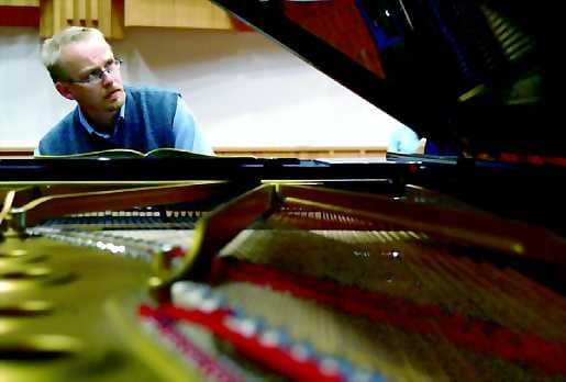 Beethovenia hyppysissä. Risto Kyrö soittaa Oulu Festivon solistina Beethovenin viidennen pianokonserton.