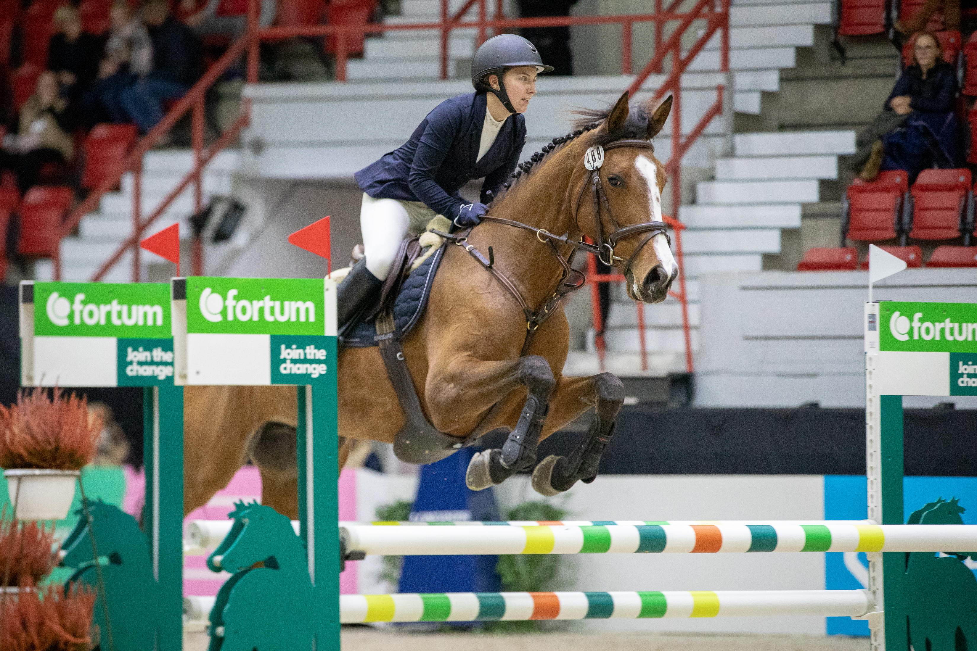 Kaisa Tuppurainen ratsastaa kuvassa Amateur Tour TOP 10 –finaalissa viime perjantaina.
