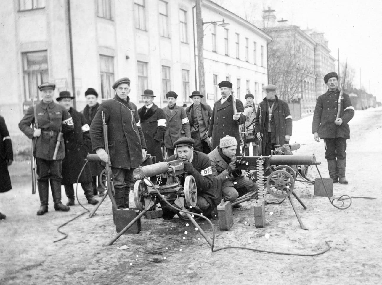 Pohjanmaan ainoa valkoisten ja punaisten välinen taistelu vuoden 1918 sodassa käytiin Kristiinankaupungissa. Kuvassa on Vaasan suojeluskuntalaisia sisällissodan alussa.