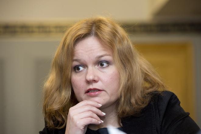 Sosiaali- ja terveysvaliokunnan puheenjohtaja Krista Kiuru (sd.). kertoi aikalisästä perjantaina. KUVA: Jukka Vuokola