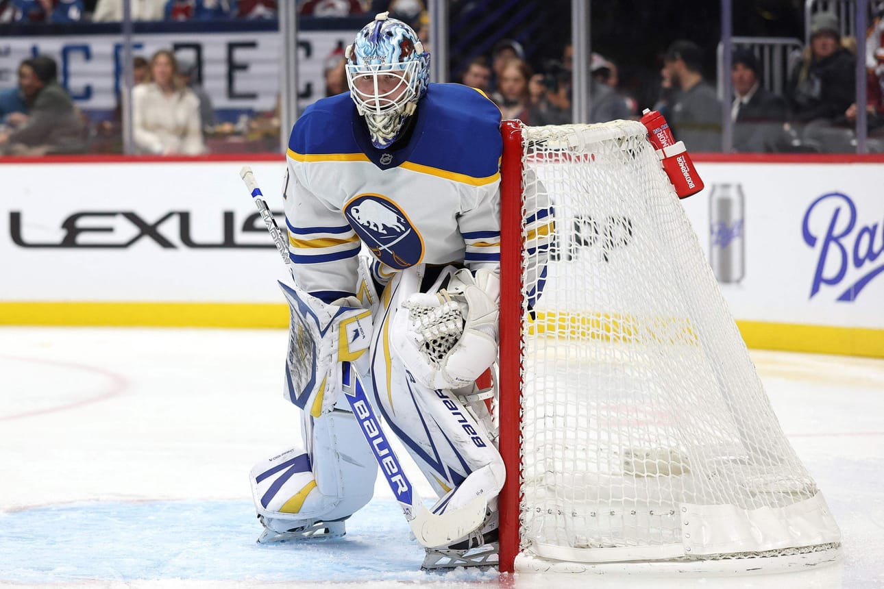 Ukko-Pekka Luukkonen torjui 35 kertaa Buffalo Sabresin maalilla. LEHTIKUVA/AFP
