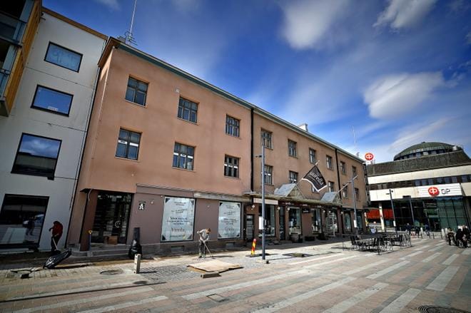 Keskustorin laidalla Seinäjoella sijaitsevan Vaasantalon saneeraus alkaa olla loppusuoralla. KUVA: TOMI KOSONEN