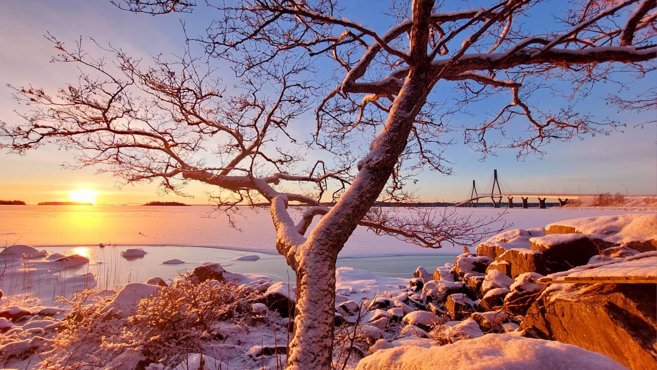 Kaunis auringonlasku 5.1.2026 Merenkurkussa.
