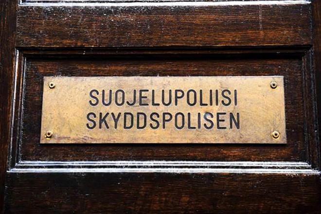 Suojelupoliisilla on tällä hetkellä noin 350 terrorismin torjunnan kohdehenkilöä. Näillä henkilöillä on kytköksiä terroristijärjestöihin tai he osallistuvat radikalisoivaan toimintaan.