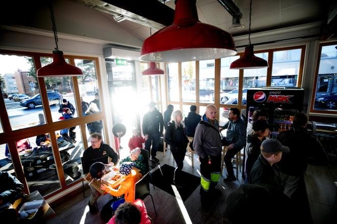 Pietarsaarelaislähtöisellä Korv-Göransilla on mainetta kebabin ystävien keskuudessa. Kuva on Vaasan grillin avajaisista vuodelta 2017. Arkistokuva: Jaakko Elenius.