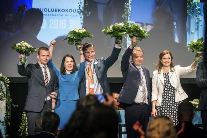 Kokoomuksen puoluejohtoon valittiin kaksi vuotta sitten puheenjohtaja Petteri Orpo (vas.) sekä varapuheenjohtajat Sanni Grahn-Laasonen, Antti Häkkänen ja Janne Sankelo. Puoluevaltuustoa johtava Mari-Leena Talvitie haluaa ensi kaudelle kokoomuksen varapuheenjohtajaksi. KUVA: KIMMO PENTTINEN