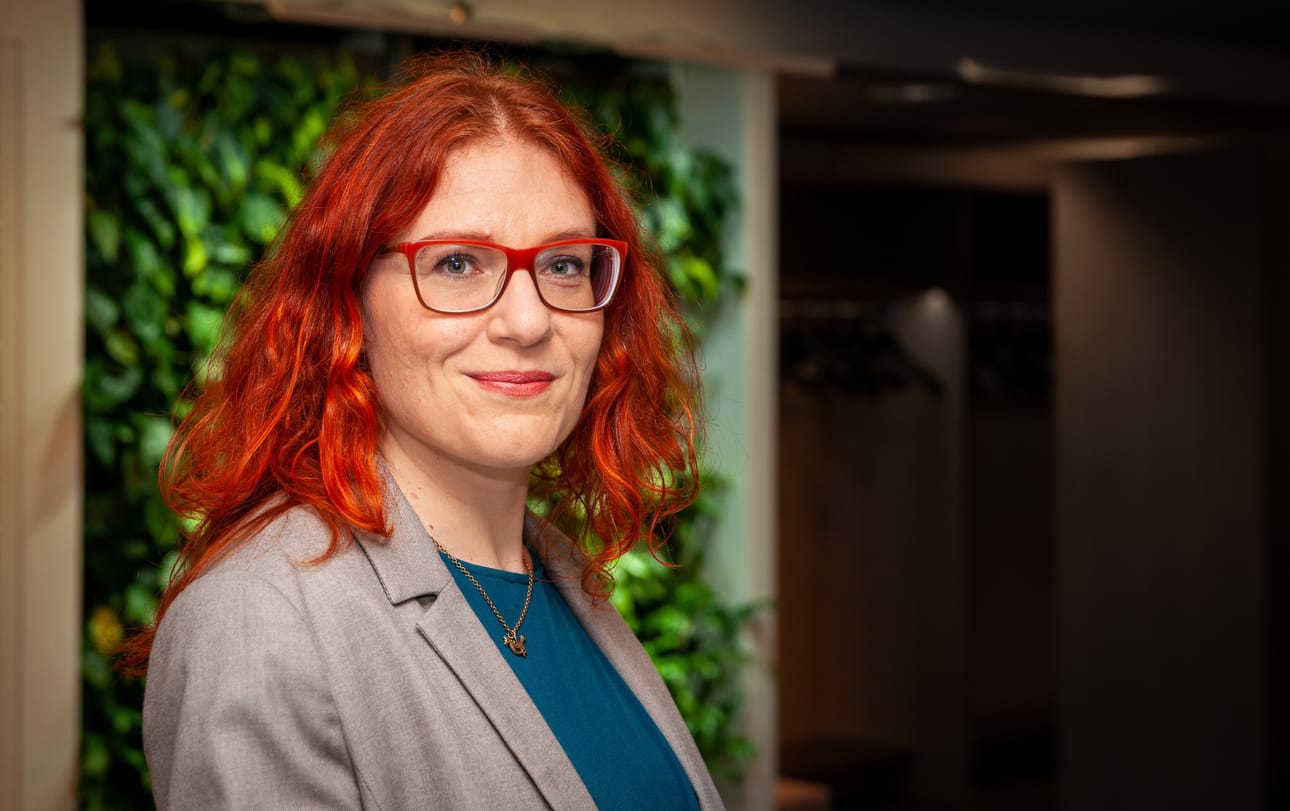 Palvelualojen ammattiliitto PAMin liittokokous valitsi 42-vuotiaan Annika Rönni-Sällisen PAMin puheenjohtajaksi tiistaina.