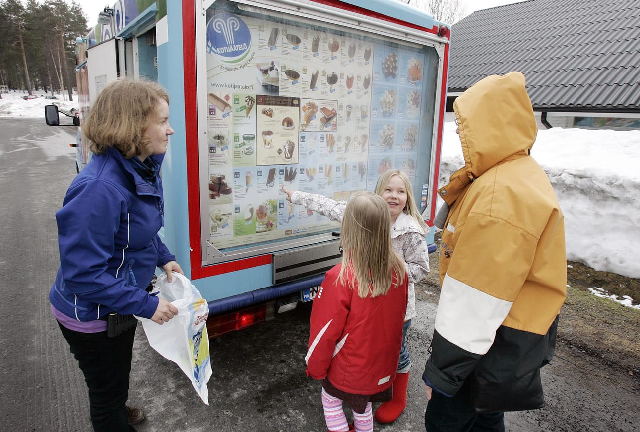 Jäätelöautojen kohtalo on vaakalaudalla. Kuva huhtikuulta 2010.