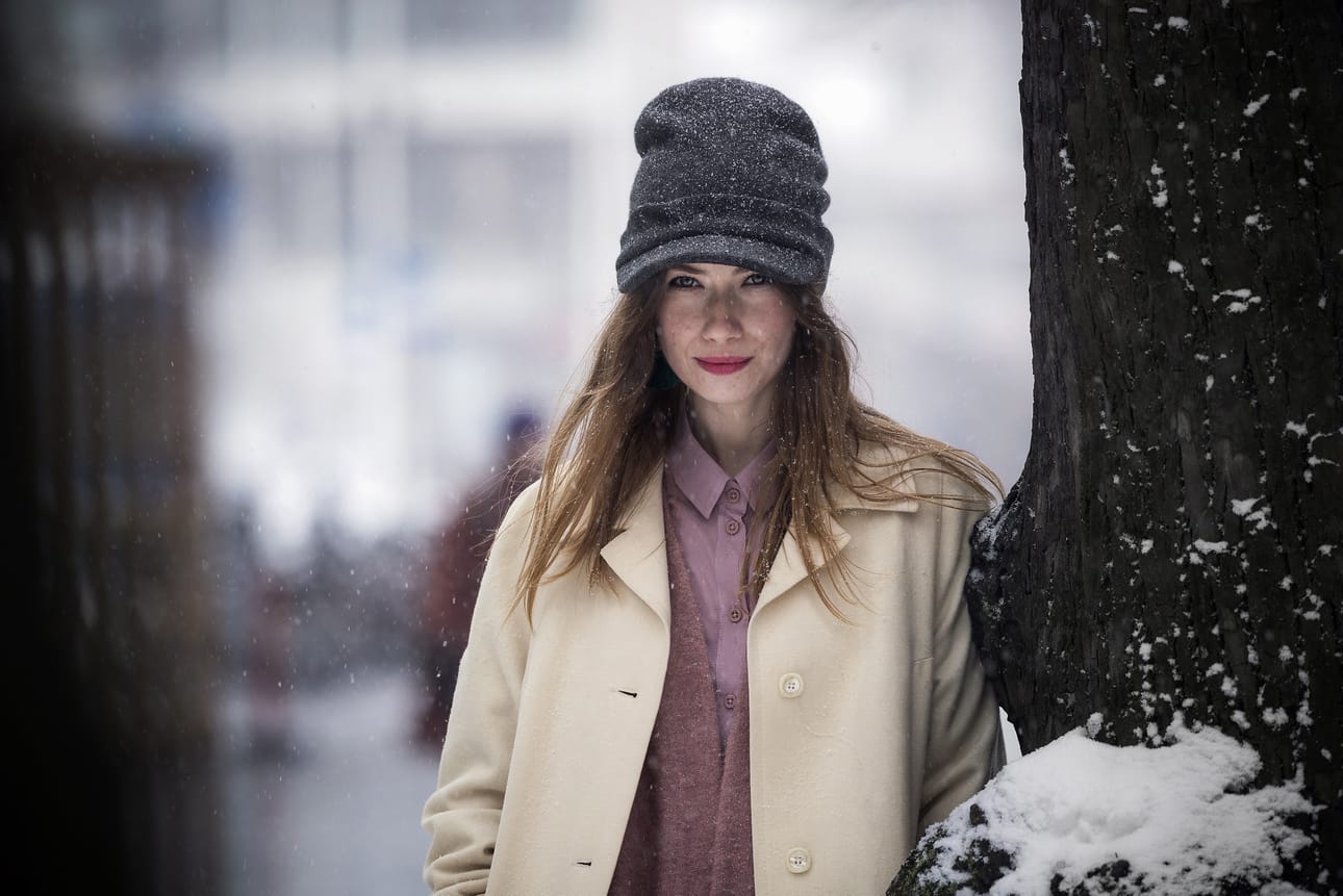 Sara Soulié kuvattuna Vaasassa Guardian Angel -elokuvan pressikiertueella vuonna 2018. Näyttelijä aikoo tulla entiseen kotikaupunkiinsa lähitulevaisuudessa tyttärensä kanssa.