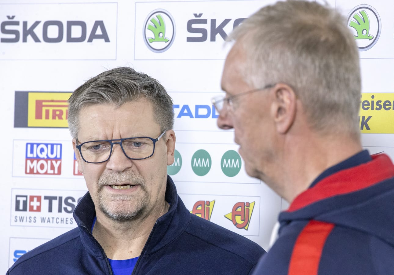 Jukka Jalonen tarinoi Kari Jalosen kanssa tulevista MM-välieristä. Sekin on mahdollista, että kaksikko kohtaa jommassa kummassa mitaliottelussa sunnuntaina.