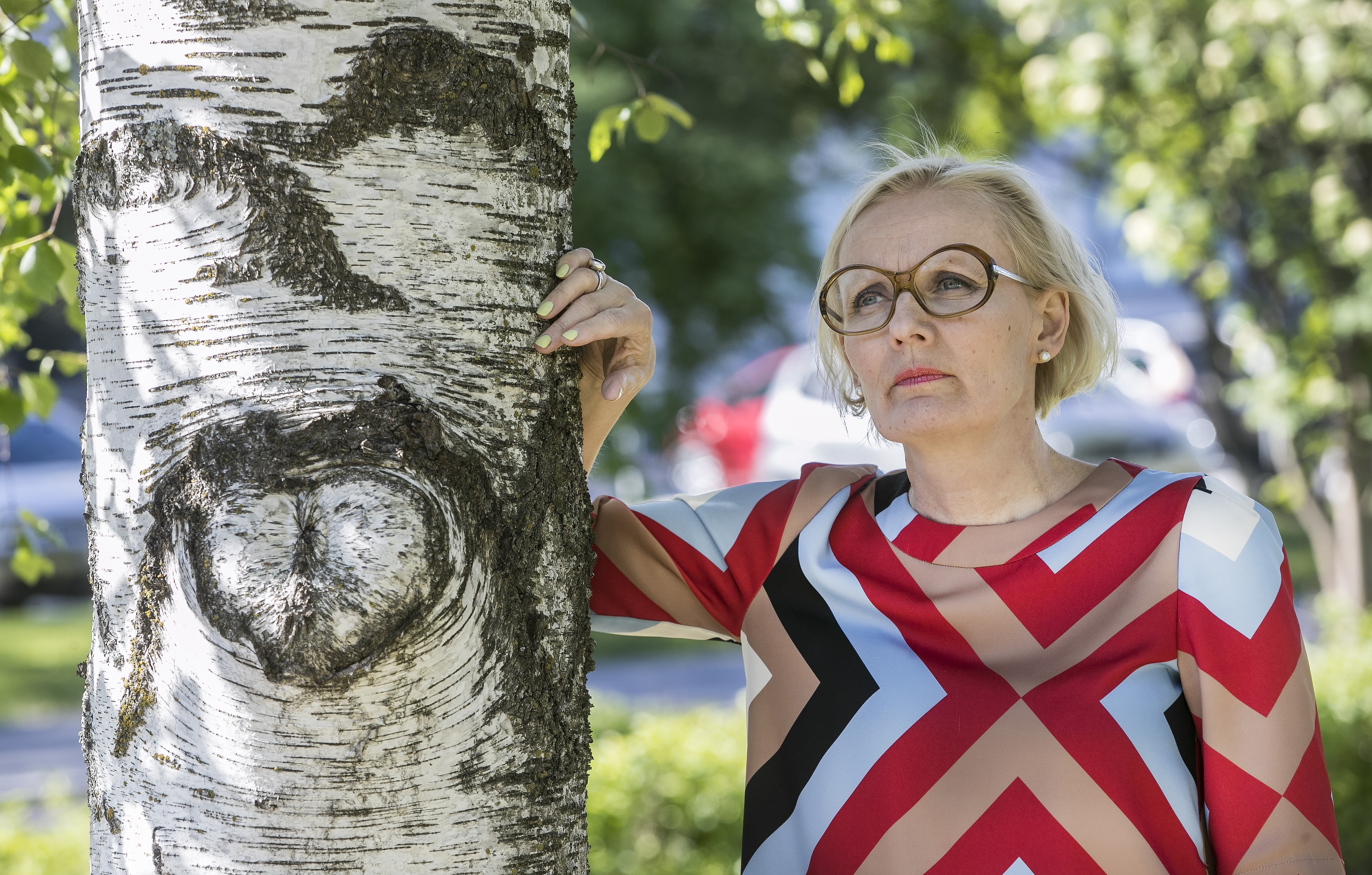 ”Tässä työssä täytyy säilyttää tietty herkkyys, mutta liika empaattisuus pitää karsia. Hommassa pärjää, jos on kutsumusta”, julkinen oikeusavustaja Ulla Riekki kertoo.