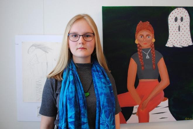 Sonja Matara-aho toteutti lopputyönään ensimmäisen kuvataidekoulussa tekemänsä työn uudelleen oppimiaan taitoja hyödyntäen. KUVAT:EEVA-LIISA KULJU