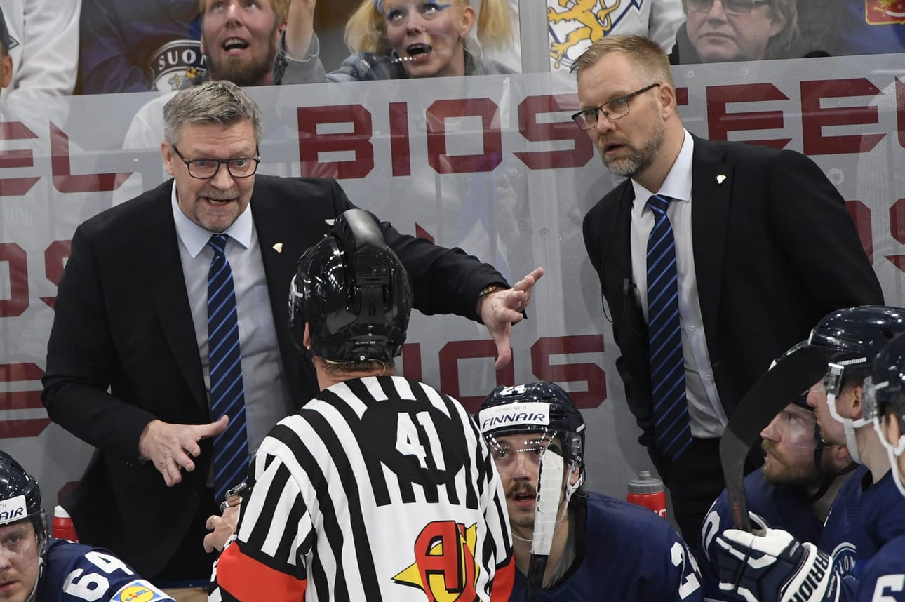 Vaiheet ennen Kanadan 3–2-kavennusmaalin hyväksymistä hämmensivät niin yleisöä kuin Suomen valmentajia Jukka Jalosta ja Mikko Manneria.
