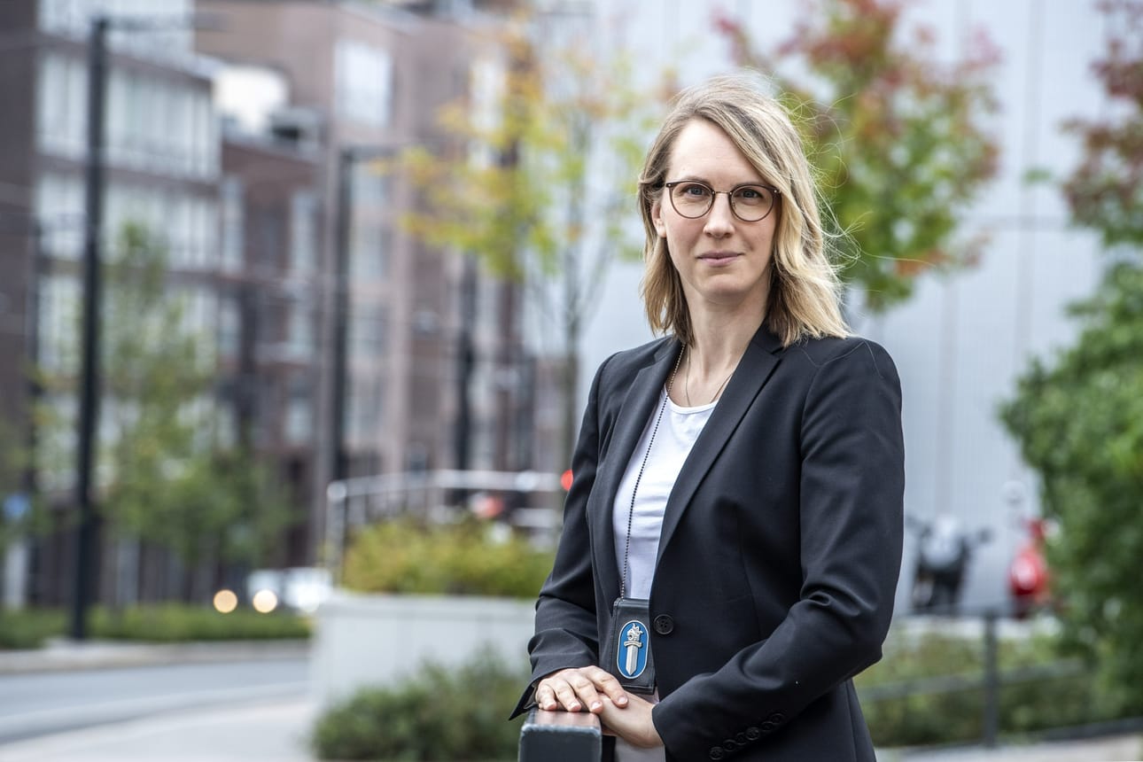 Helsingin poliisin nuorisoryhmän rikoskomisario Marja Väättin mukaan myös nuorten tapaaminen koulussa kesän jälkeen voi nostaa pintaan vanhoja erimielisyyksiä. LEHTIKUVA / Kimmo Penttinen